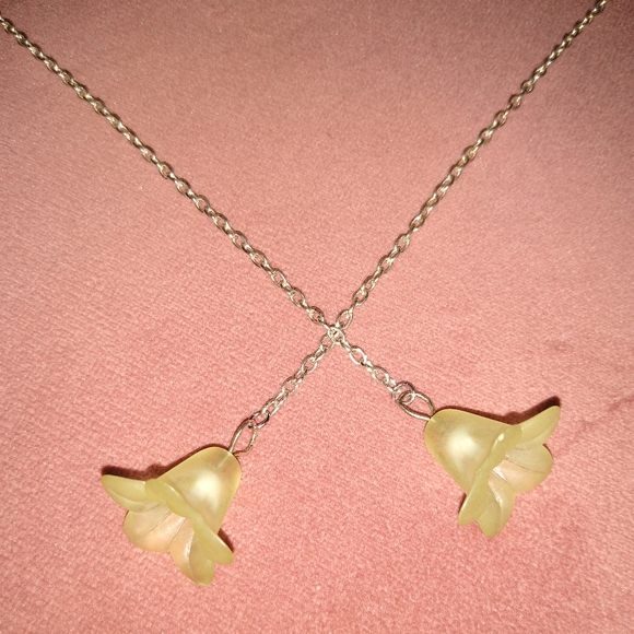 Solid 925 Sterling Silver Ear Wires Pale Green Flower Earrings Long Chain Dangle - Picture 2 of 6